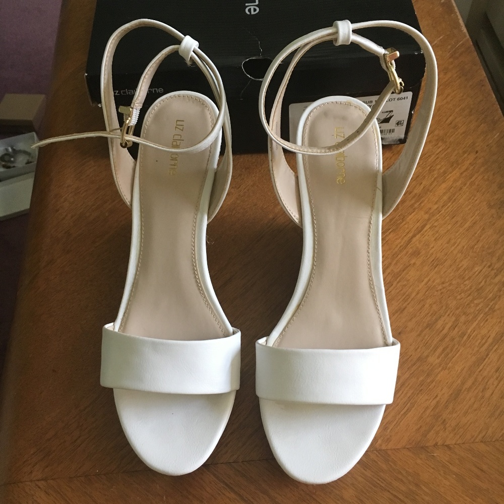 New Liz Claiborne Anya White Wedge Heels